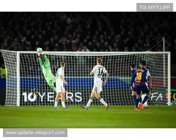 巴萨孔德梅开二度，法兰克福难以阻挡