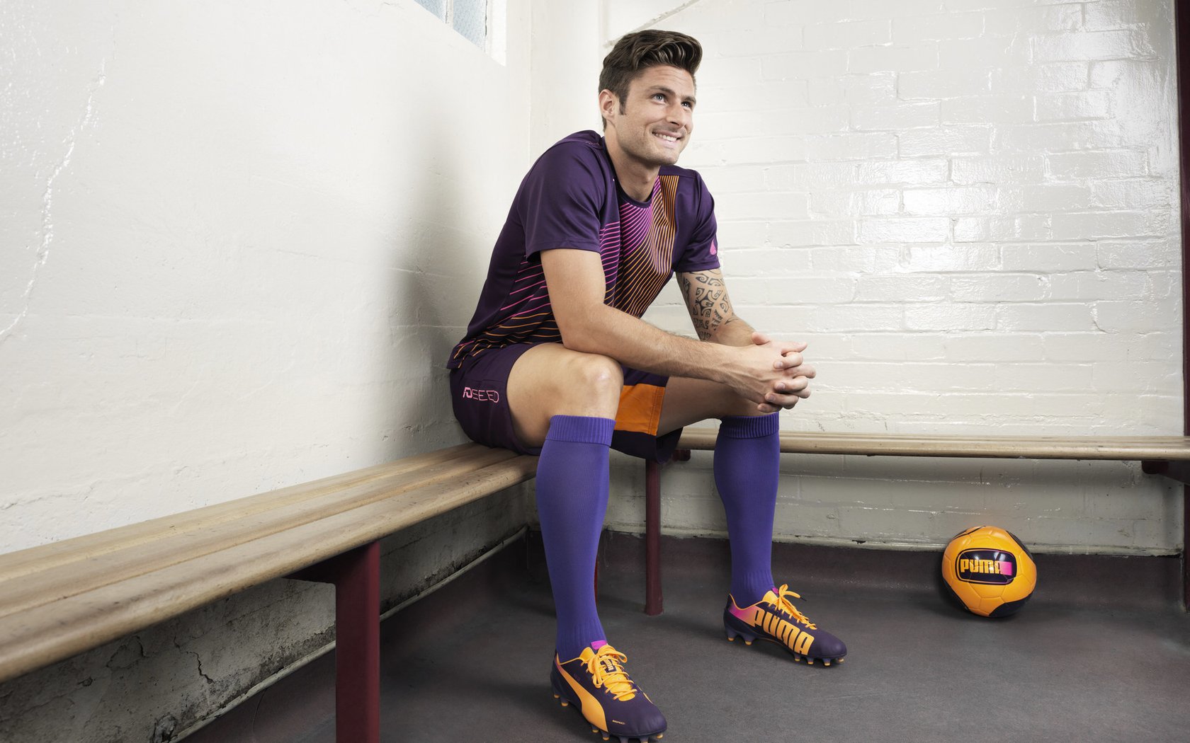 “翼装飞行模拟VR训练赛” 在虚拟峡谷中飞行比拼路线